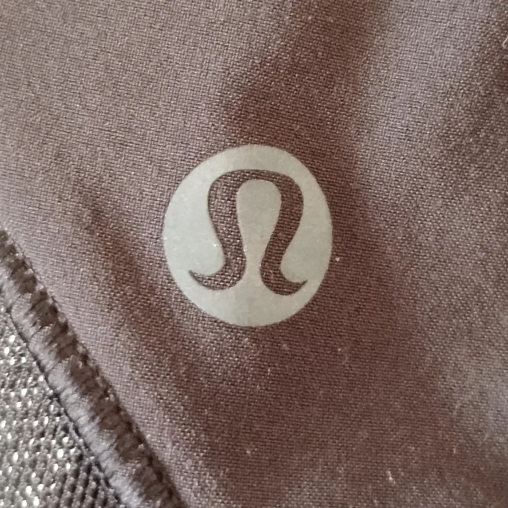 Lululemon Hotty Hot Short II *2.5", Black, Size 6 - Picture 11 of 15